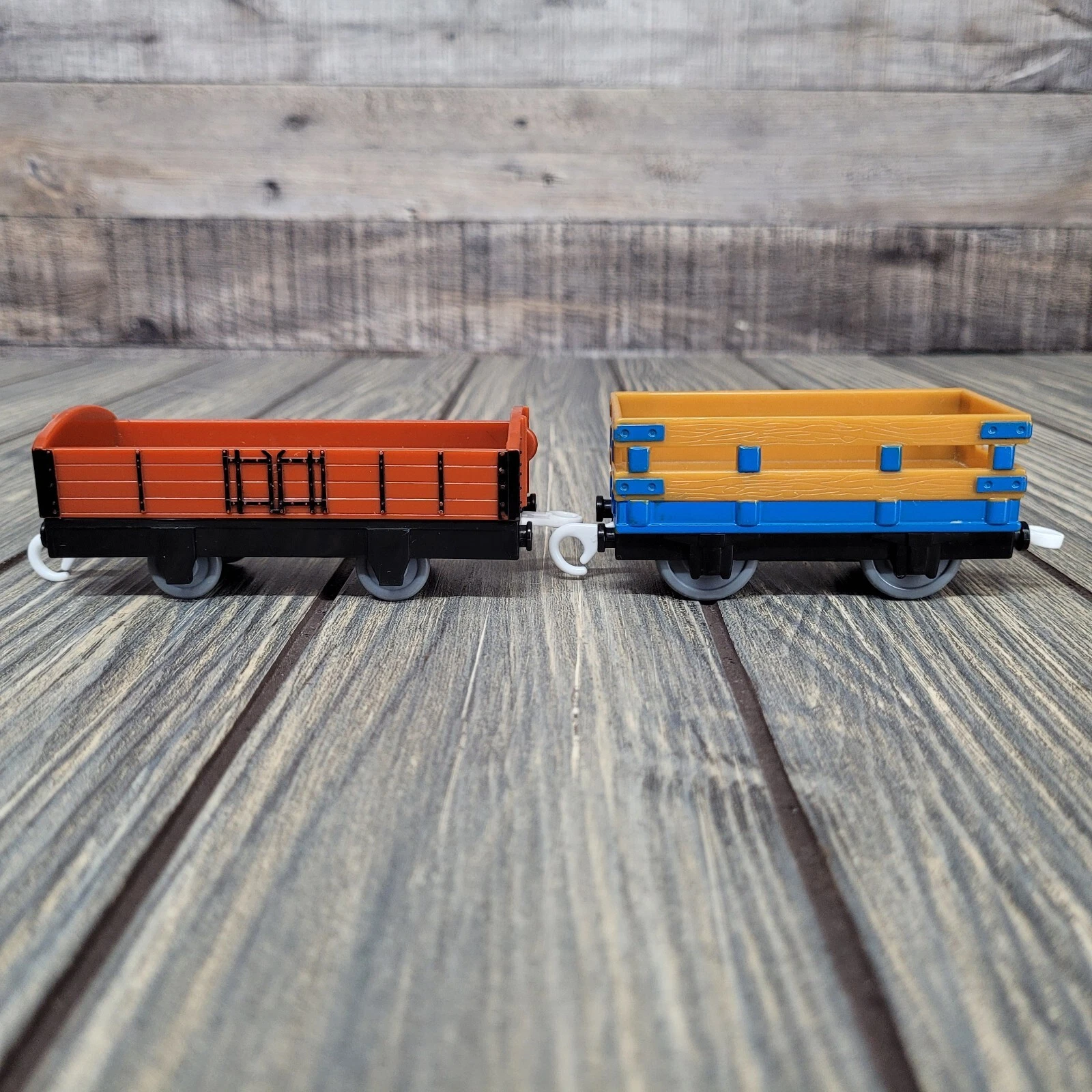  flatbed wagon cargo trucks muito bom estado 