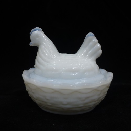 McKee SUMMIT White MILK Glass CHICK Hen On Nest SALT Cellar DIP HON Chicken - Picture 1 of 9