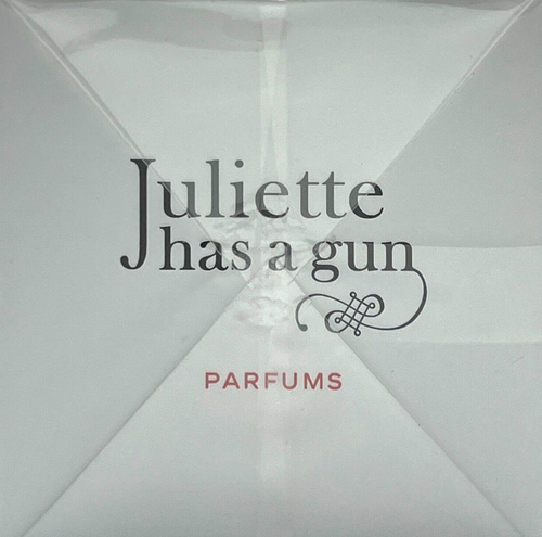 JULIETTE HAS A GUN NOT A CANDLE (NOT A PERFUME) SCENTED CANDLE 6.35 Oz / 180 gr - Picture 3 of 6