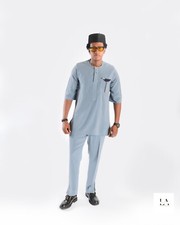 Afrikanische Ureinwohner tragen