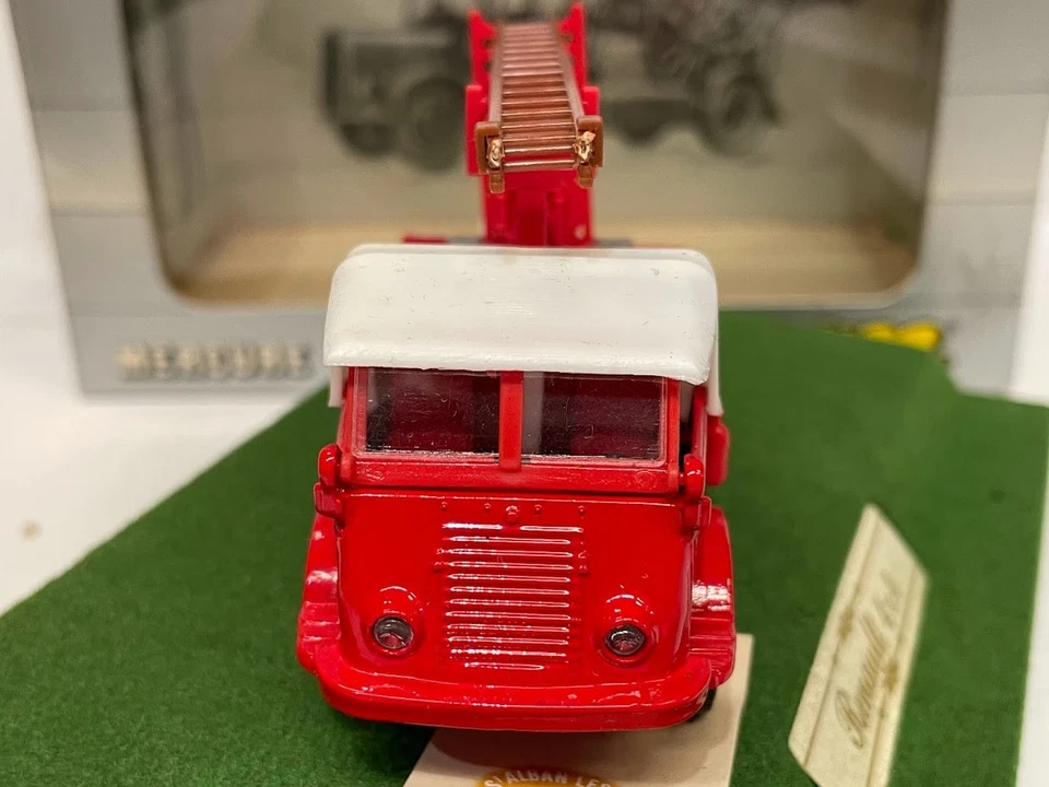 VEREM Renault 4x4 1:50 truck firefighters Diecast - Image 4 of 4