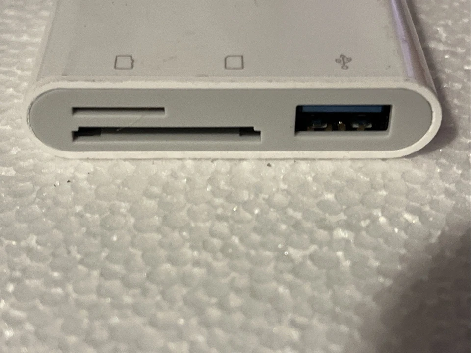 Apple MUF82AM/A USB-C Multiport Adapter - Image 3 of 4