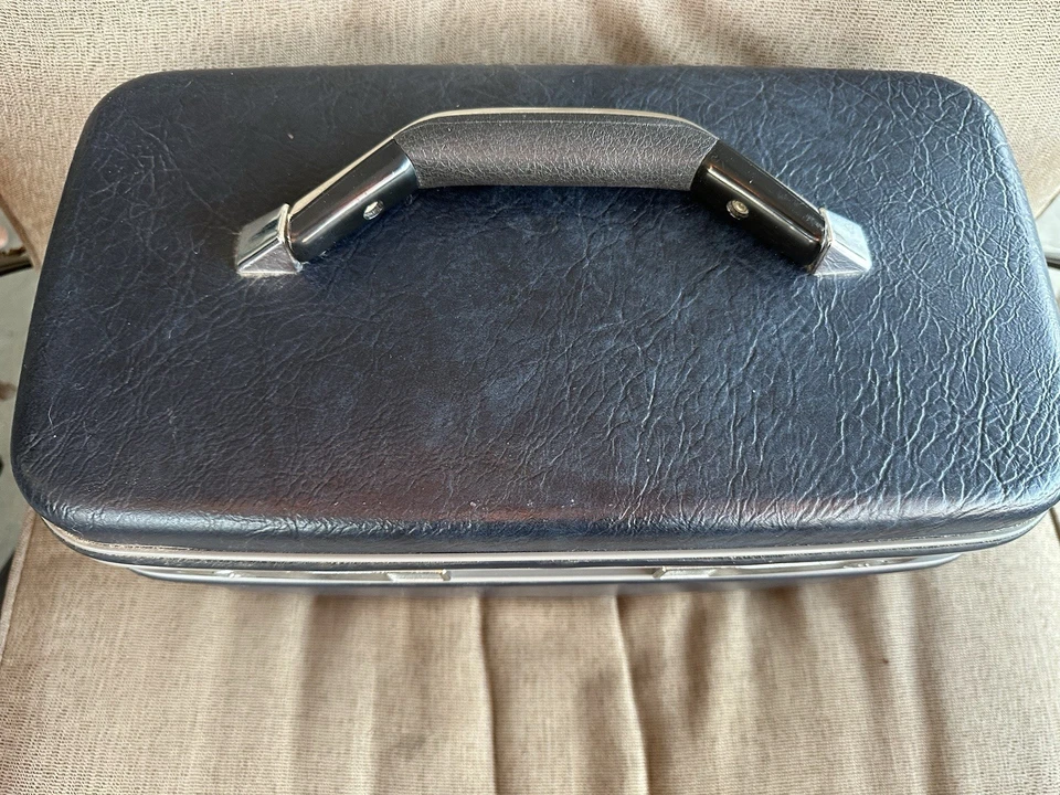 Estuche rígido de belleza de maquillaje Samsonite Sentry II ambas llaves y etiquetas Foto 2 de 4
