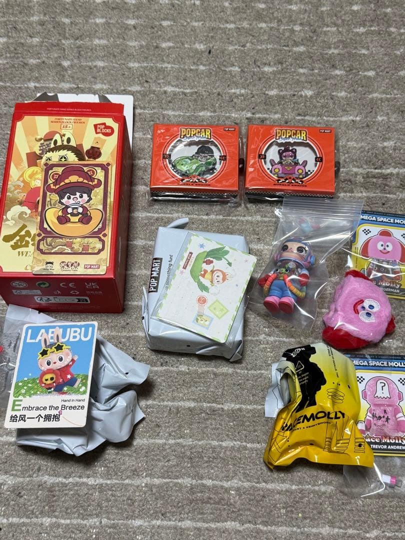 POPmart vaRIOs sets