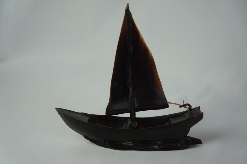 Nice vintage chinese carved boat 5" 