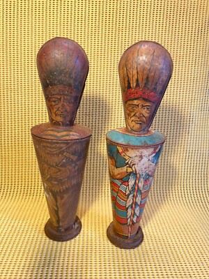X2 SELTENE VINTAGE Lyons indische figurale Toffee Dose BIG CHIEF, LONE WOLF IDIANS.
