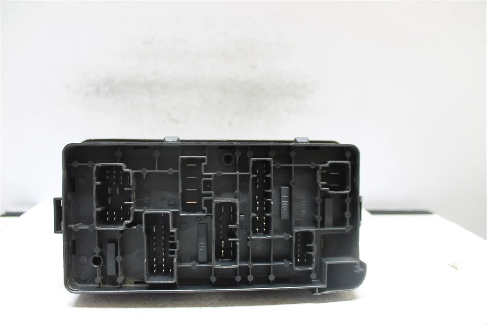 Unidad de relé de caja de fusibles de motor Suzuki Forenza 2004-2008 0366J200AN 774 1B9 B2 Foto 2 de 4