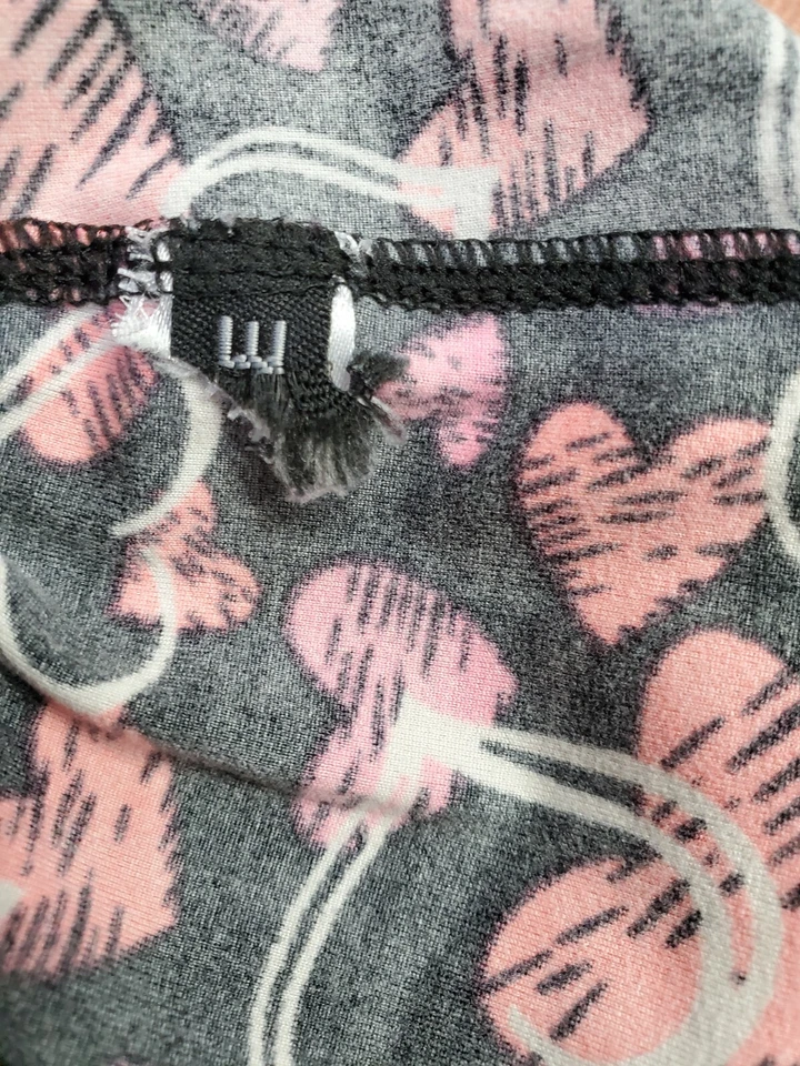 Calça Legging Feminina Tamanho P M G XL Preta Rosa Vermelha Branca Corações Sueded - Imagem 2 de 4