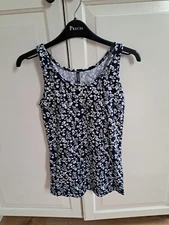 BNWOT Ladies Blouse LAURA TORELLI Size S floral Vest Top Navy and White