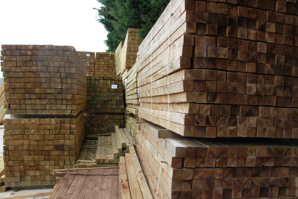 Timber Wooden Fence Post 100 x 100 x 2.4m (4x4 x 8ft) - Image 2 of 2