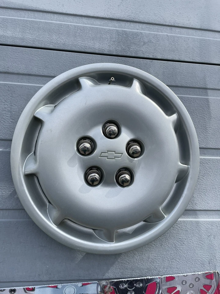 Chevrolet Monte Carlo Lumina usado tapacubos cubierta de rueda OEM 15” #10227994 Foto 2 de 3