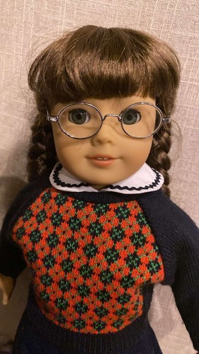 American Girl -MOLLY McINTIRE 18" DOLL with GLASSES 2011 with outfit - Picture 8 of 8