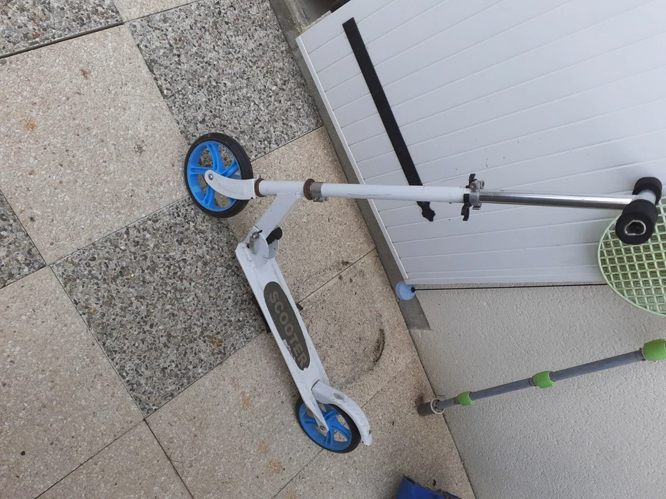 Trotinette pas cher occasion. Déjà utilisez mais bonne état. - Photo 1/1
