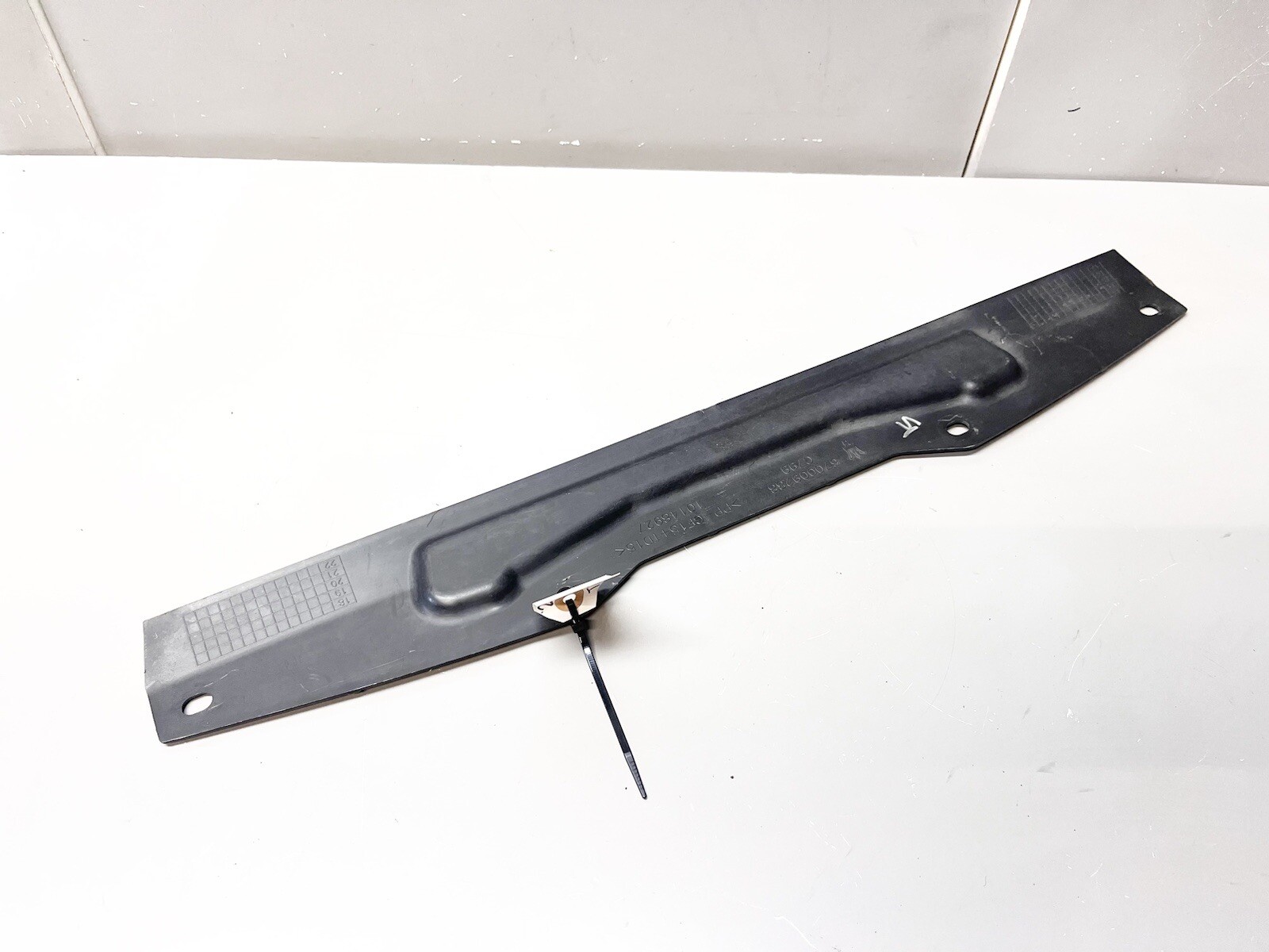 ⭐️2014 - 2016 MASERATI QUATTROPORTE FRONT RADIATOR AIR DUCT SHIELD OEM 670009288