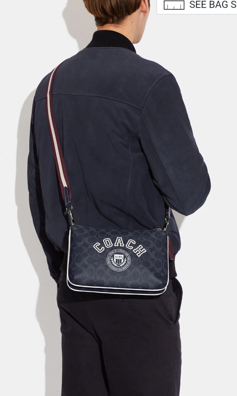 Coach Everett Tracolla in tela firmata con motivo a varsity