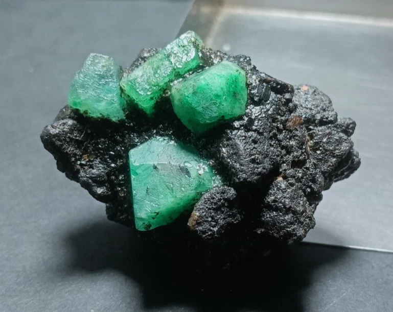 100% Natural Untreated Unheated Zambian Emerald Rough Loose Gemstone Raw. - image 4 of 4