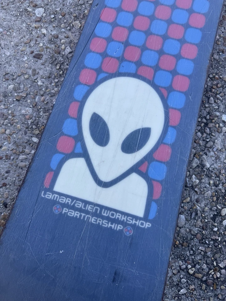 Snowboard Alien Workshop vintage años 90  Foto 2 de 4