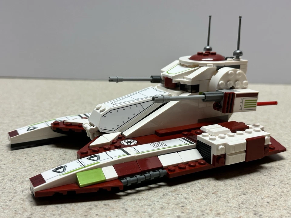 LEGO Star Wars Republic Fighter Tank (75342) Build Parts, Minifigs, Instructions - Image 3 of 4