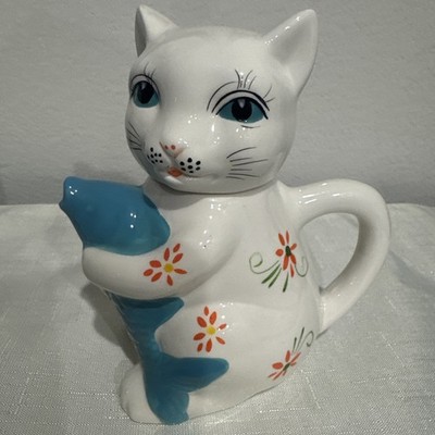 Cracker Barrel Lucky White Cat Holding A Blue Koi Fish Cream/Milk Holder BB11
