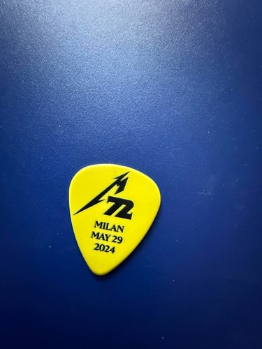 ((( METALLICA ))) MILAN ----- GUITAR PICK ----- VERY RARE -----