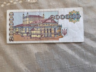 A Ukraine un billet risque déchirure pliure etc..