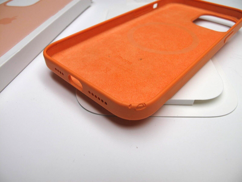OEM Apple Silicone Case w/ MagSafe for iPhone 12 Pro Max (MK073ZM/A) Cantaloupe - Zdjęcie 4 z 8
