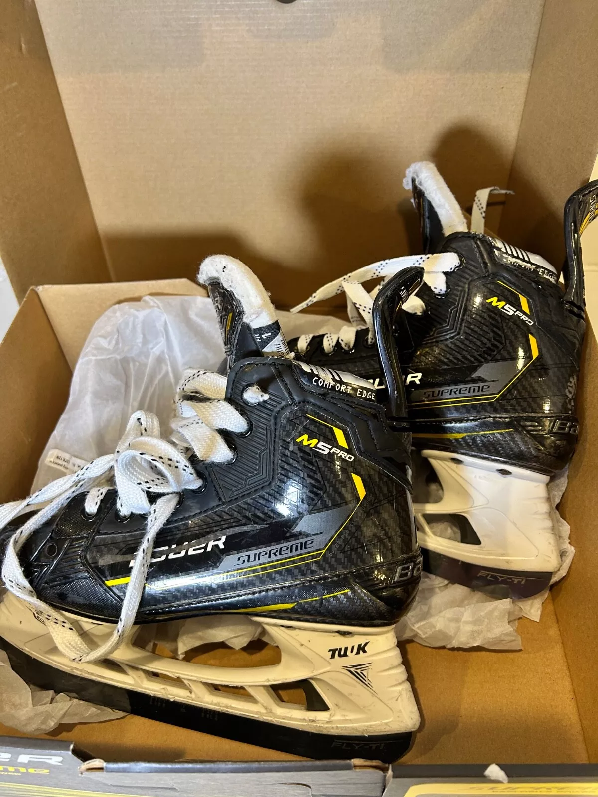 Utilisé depuis 2 ans   Bauer Supreme M5 Pro Hockey Skate   Intermédiaire avec lames FlyTi
