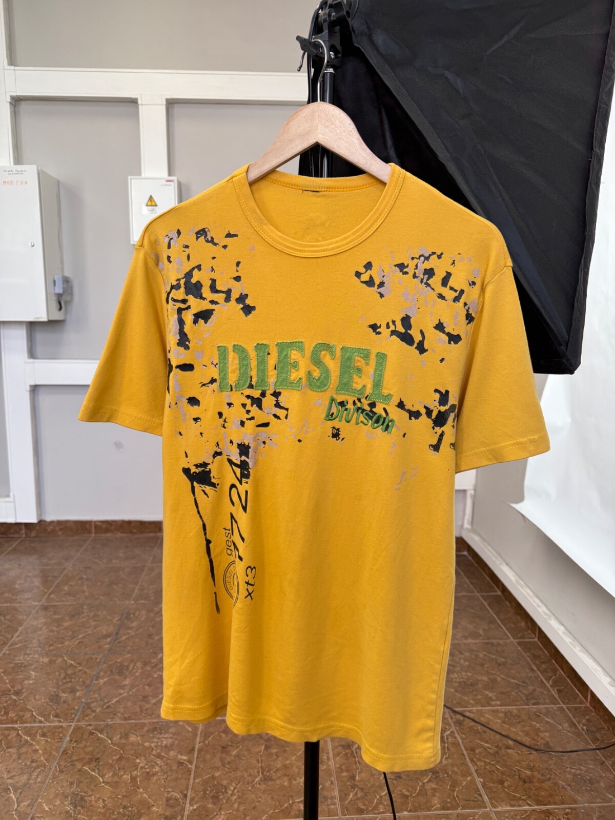🇺🇸 Vintage 90s Diesel Big logo T-Shirt Retro Rare Hype Y2K size M color Yellow