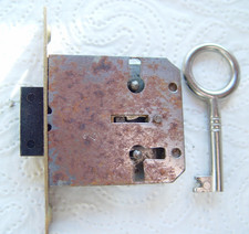 Möbelschloss Einsteckschloß Dorn 30mm Rechts und Links  Schrankschloss ungebr.