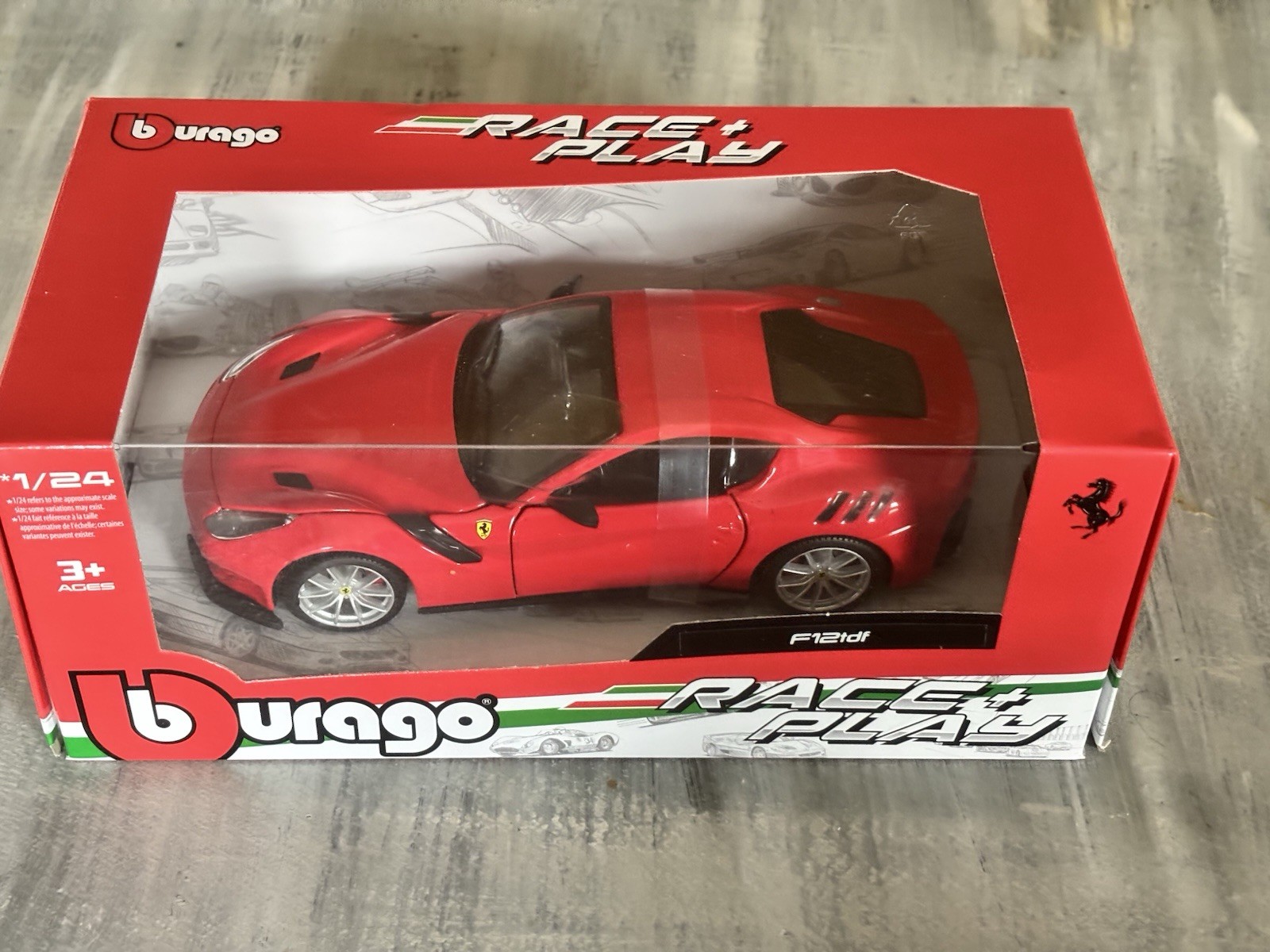 Bburago Ferrari F12 Berlinetta 1:24 Scale Diecast Red
