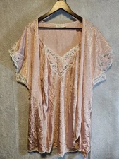 Vintage Val Mode Med Gown & Robe Set in Pink w Lace & Sheer Accents Nightie EUC