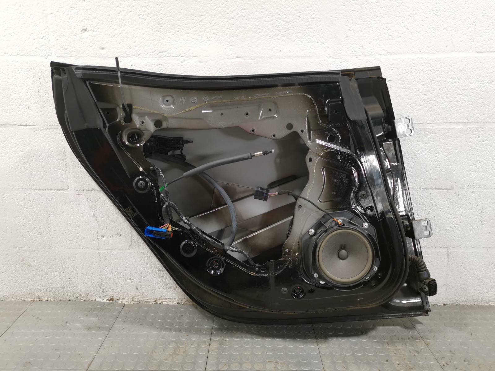 Maserati Ghibli RWD 2017 3.0 L Auto Rear Left Driver Side Door Shell Black Color