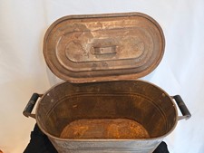 Bañera galvanizada vintage / caldera superior de estufa - decoración rústica de granja