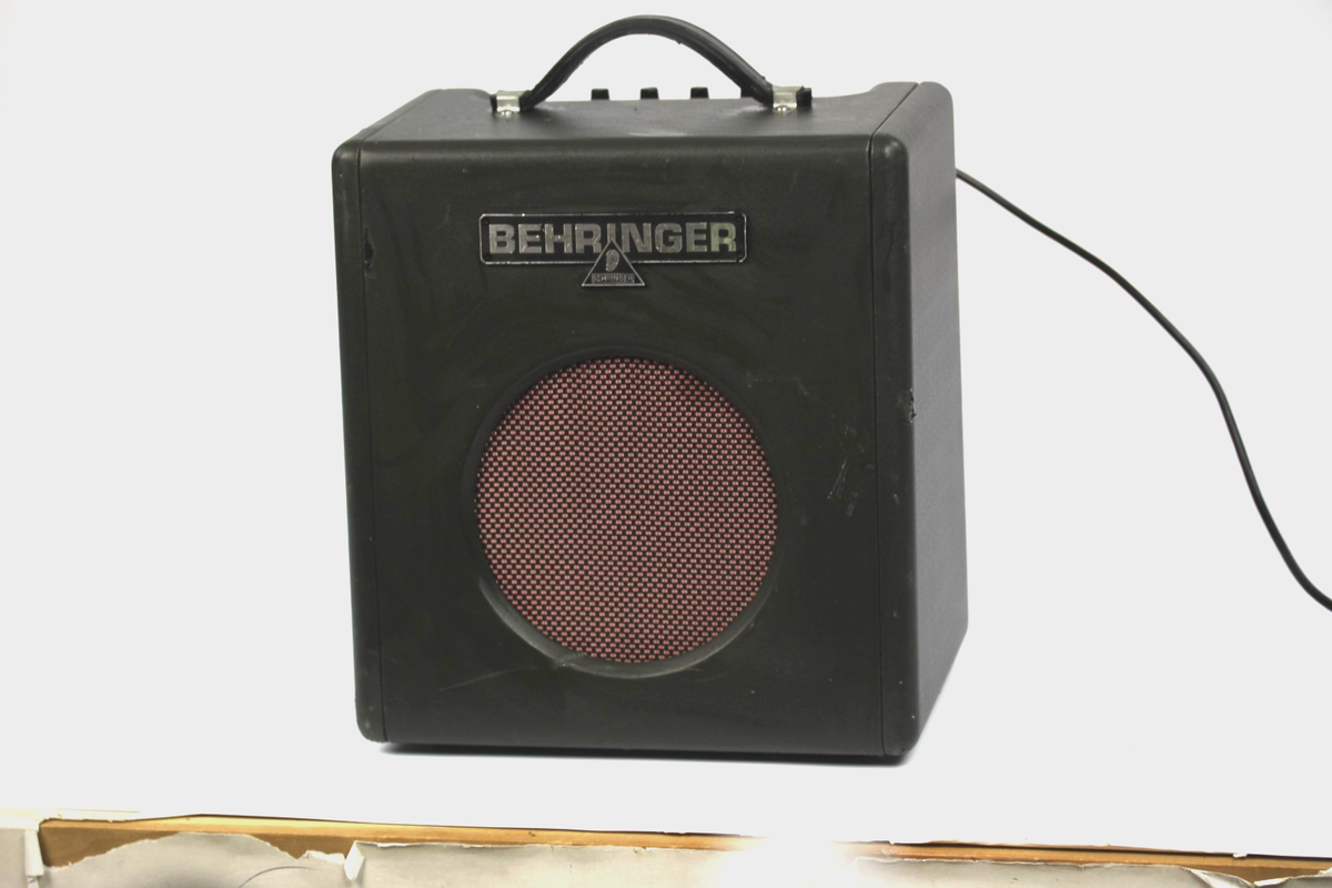 BEHRINGER BX108 THUNDERBIRD VINTAGE STYLE 15W BASS AMPLIFIER