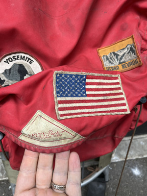 Pack Kelty vintage rétro années 70 cadre extérieur rouge Pack Kelty vintage rétro années 70 cadre extérieur rouge
