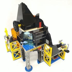 LEGO THE NINJAGO MOVIE Volcano Lair 70631 521pcs Building Bricks Toy Very Good