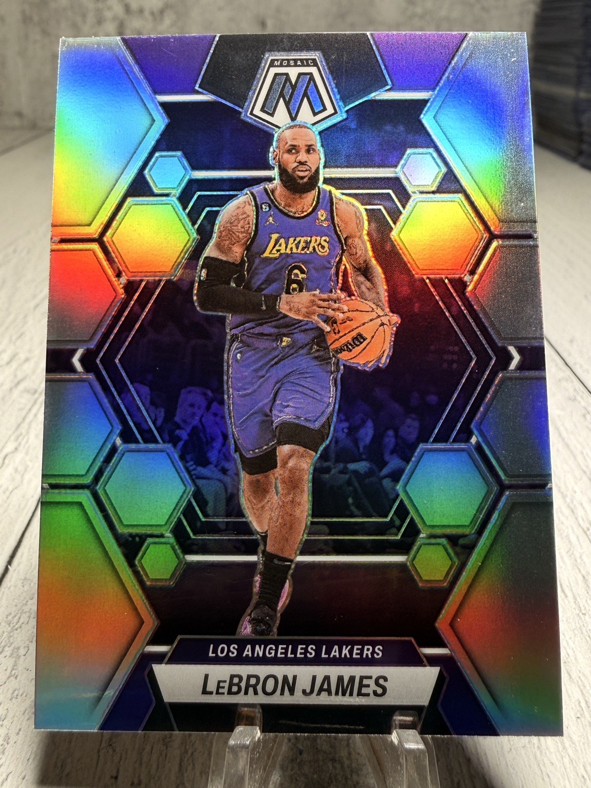 LeBRON JAMES | 2022-23 Panini Mosaic Silver Prizm #98 Los Angeles Lakers