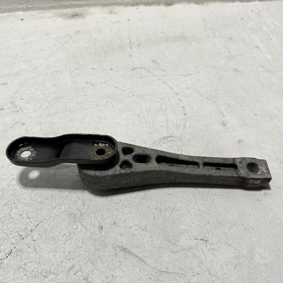 VOLKSWAGEN PASSAT 2012-2022 SOPORTE MOTOR TRASERO MONTAJE OEM Foto 3 de 4