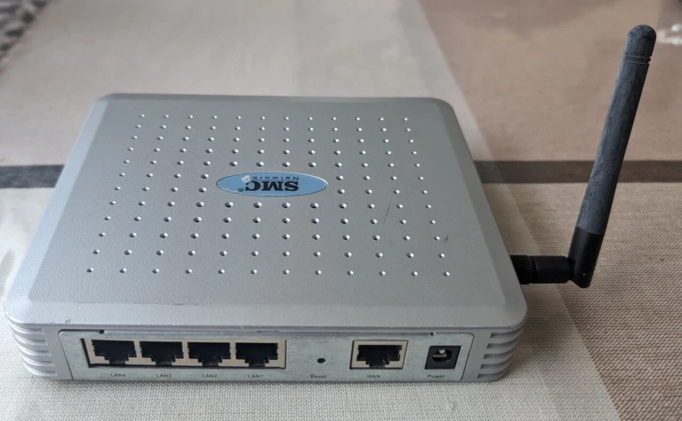 SMC SMCWBR14-G Wireless Cable/DSL Broadband Router - Image 2 of 3