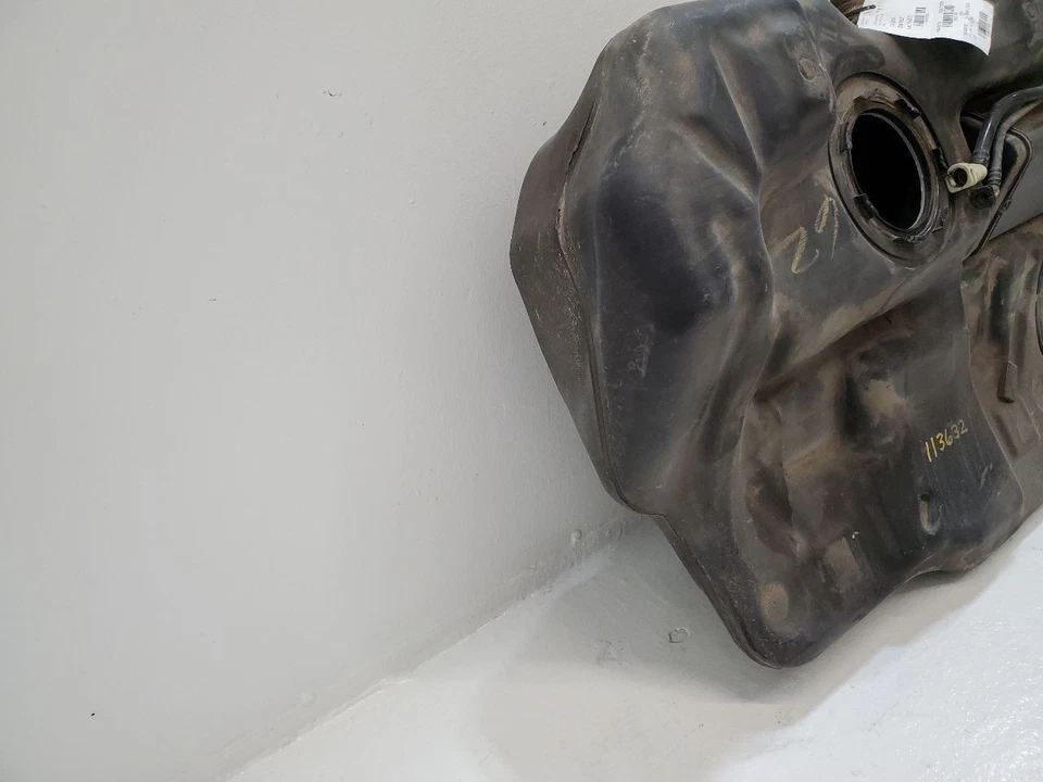 2006-2011 CHEVROLET IMPALA Fuel Tank VIN K 8th Digit 17 Gallon 25800687        Foto 3 de 4