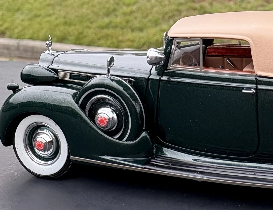 Automodello 1938 Packard Twelve Victoria Convertible, Berkshire Green 1:43 Scale - Image 2 of 4