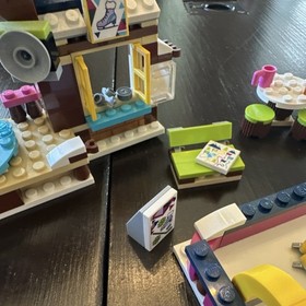 LEGO Friends Snow Resort Ice Rink 41322 Complete Set w/ Minifigures & Manual