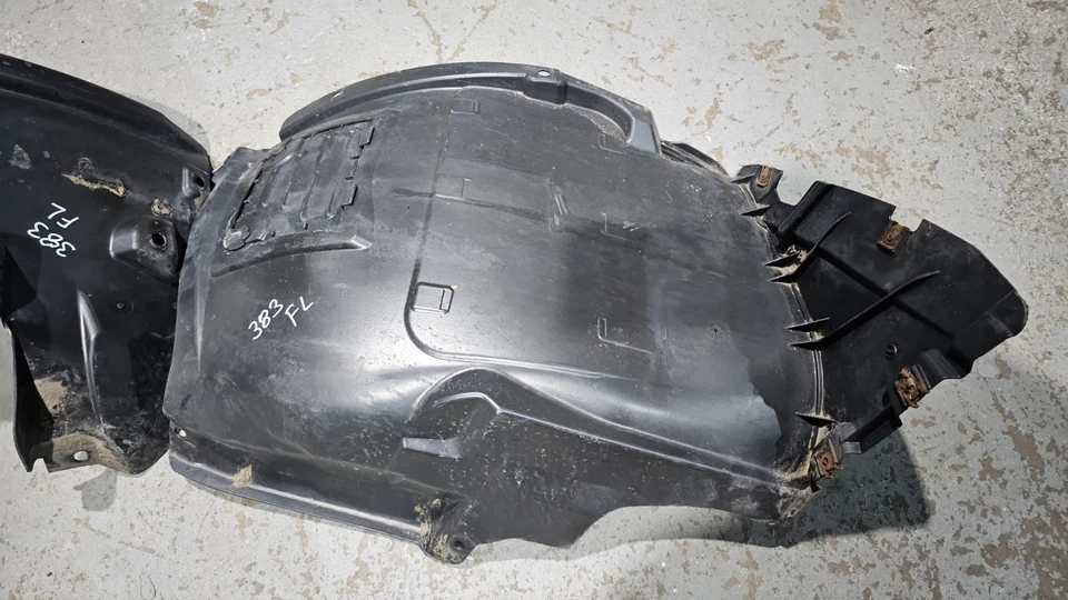 BMW 1 E88 118D 120i MSPORT 2007-2013 ARCO DE RUEDA DELANTERO IZQUIERDO PROTECTOR CONTRA SALPICADURAS MOLDURA Foto 2 de 4