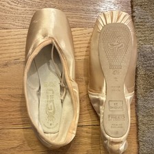 Perfect Condition Pointe shoes: Freed of London, Maker Squiggle, Size 4.5 XX, DV