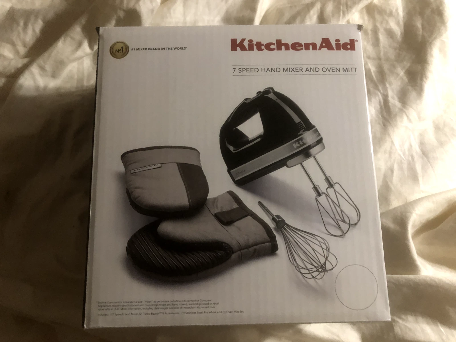 KitchenAid 7-Speed versatile hand mixer and Oven Mitt KHM7210POB - onyx black
Opens in a new window