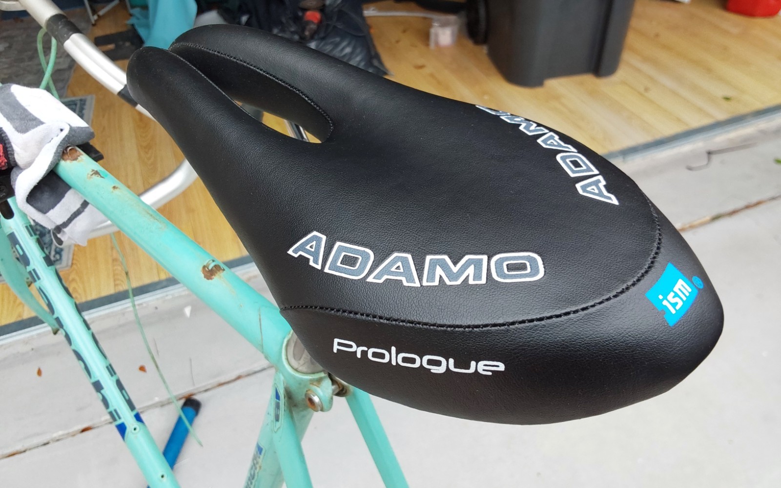 ISM Adamo Break Away Saddle road bicycle