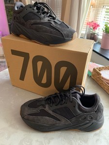 yeezy boost 700 utility black uk