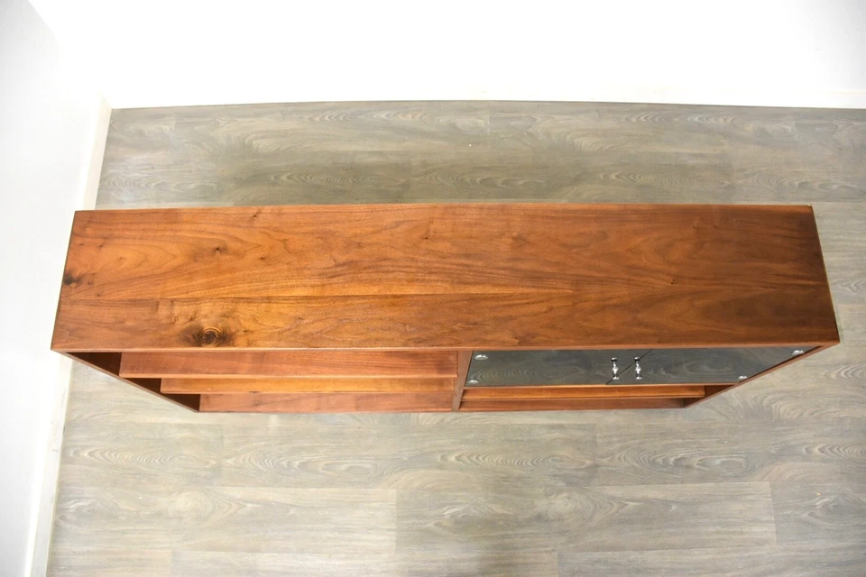 Librería moderna de mediados de siglo de nogal y cromo Foto 4 de 4