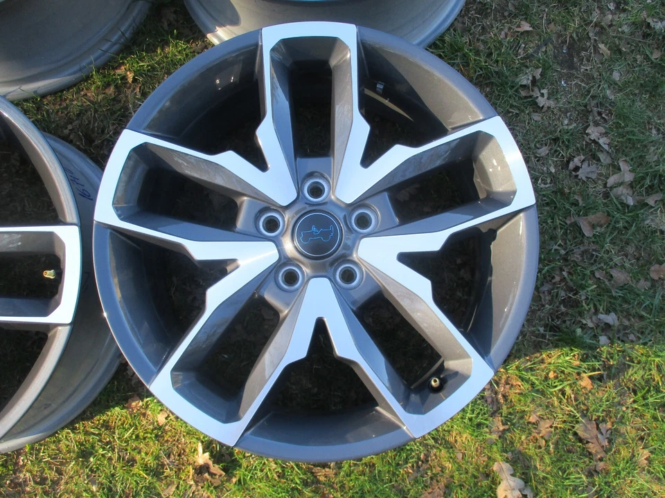 1 20'' Jeep Wrangler Gladiator Charcoal Factory OEM Wheel Rim 2020-2024 95736 - Image 4 of 4