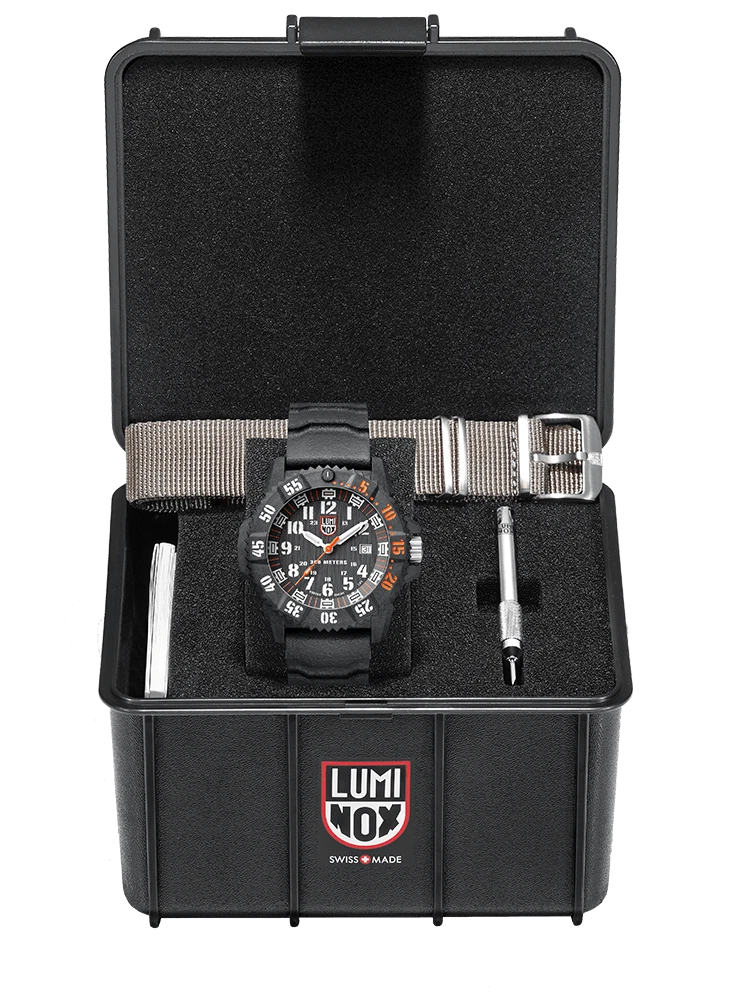 Luminox master carbon hotsell seal 3800 series